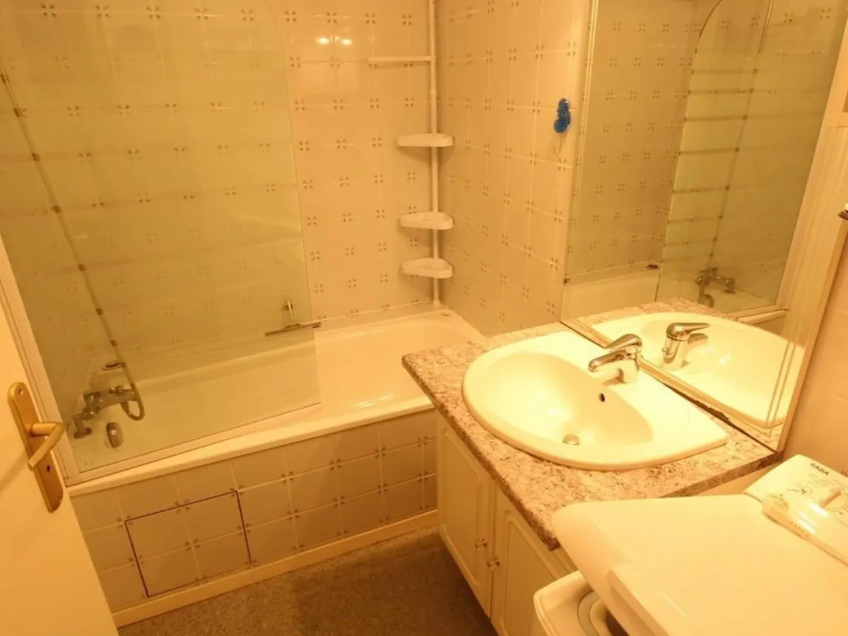 Apartment Proche Thermes - T2 Cabine Avec Balcon, Parking Et Wifi - Animaux Admis - Fr-1-313-170 Bagneres-de-Luchon